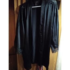 Victoria's Secret Women's Satin Kimono Robe Size XS/S Black W Lace Arms